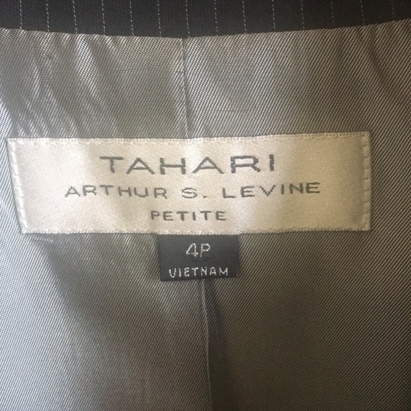 Ladies Suit - Picture 4 of 4